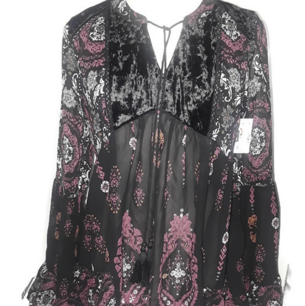 Knox Rose boho black floral hi-low bell sleeve top - Picture 5 of 8